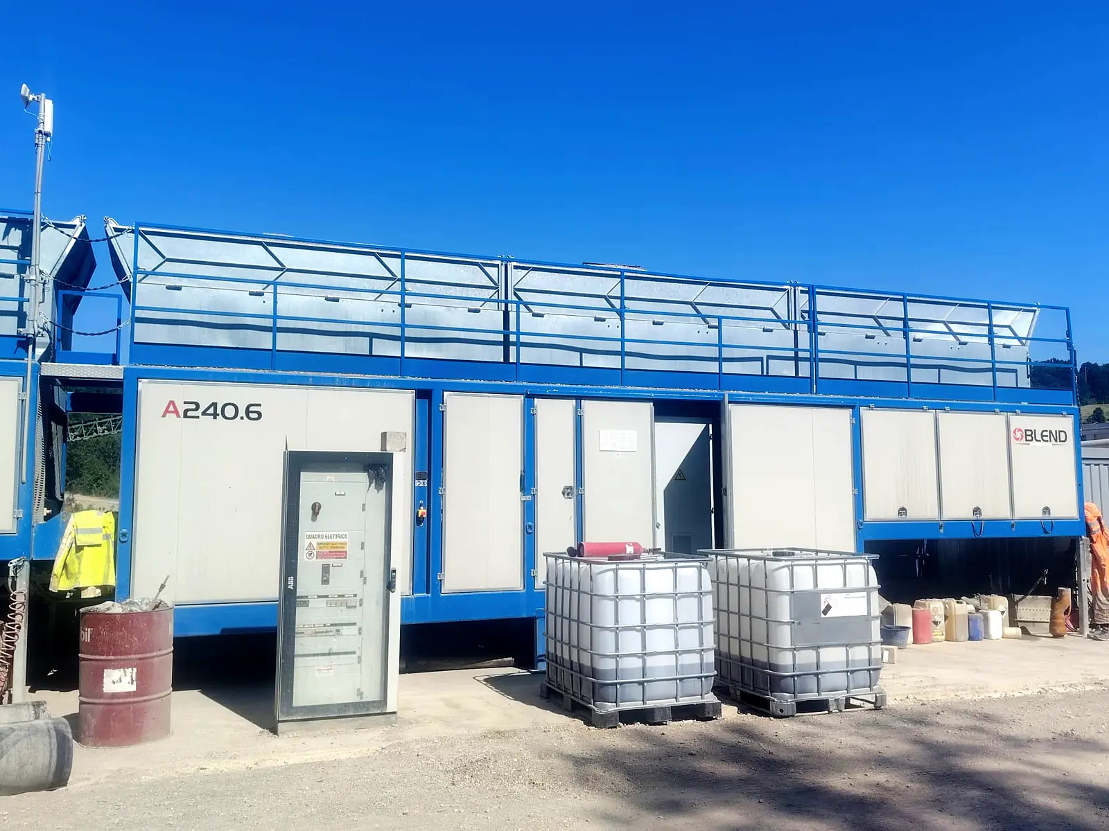 Mobile mixing plant