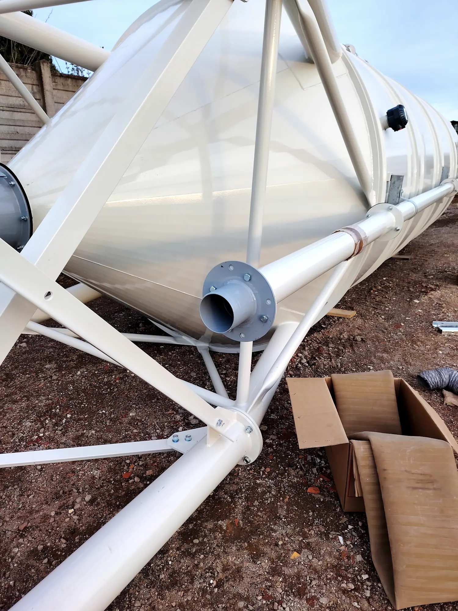 Silo being assembled